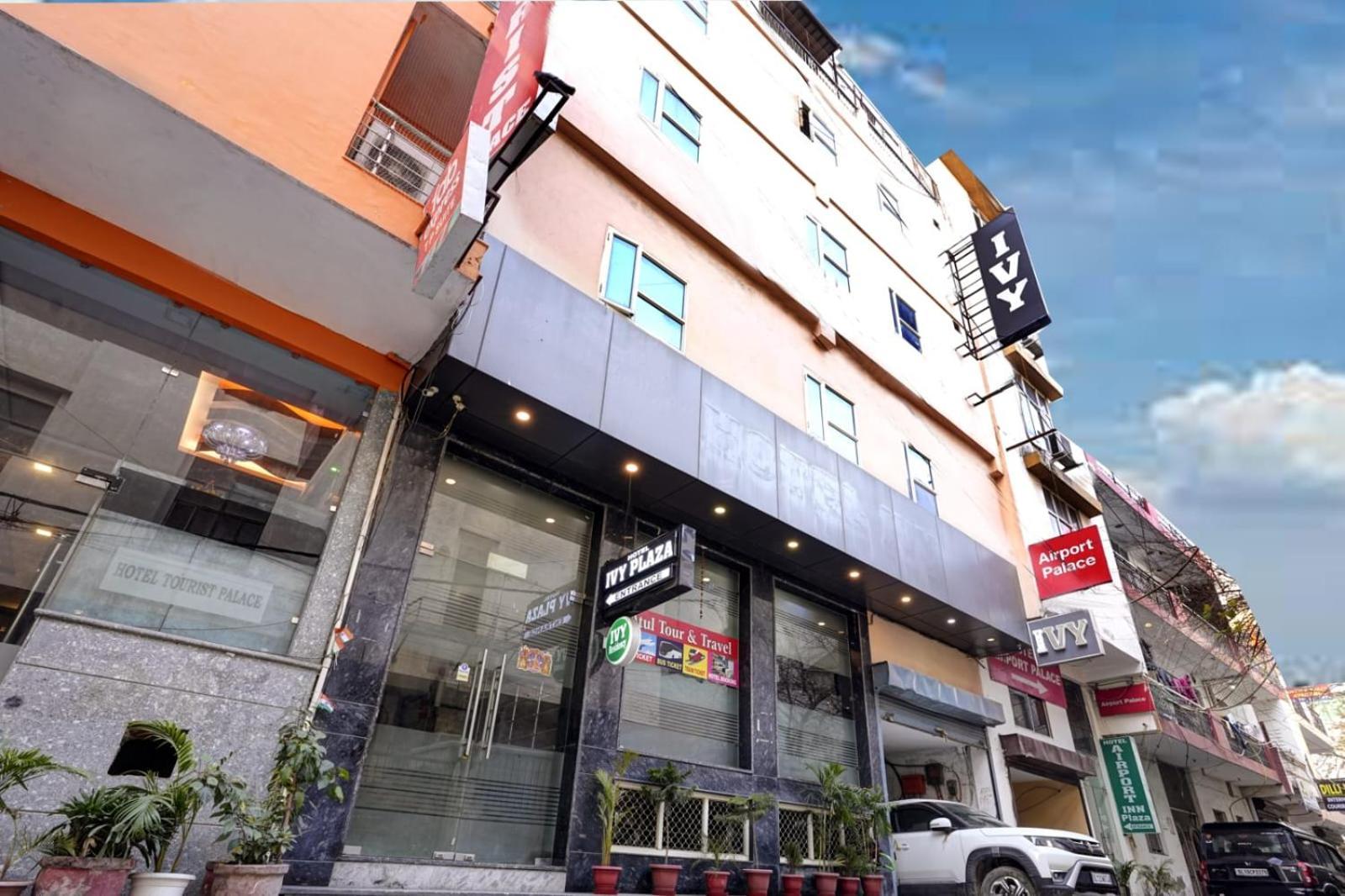 Hotel Ivy Plaza Near Igi Airport New Delhi Exterior photo