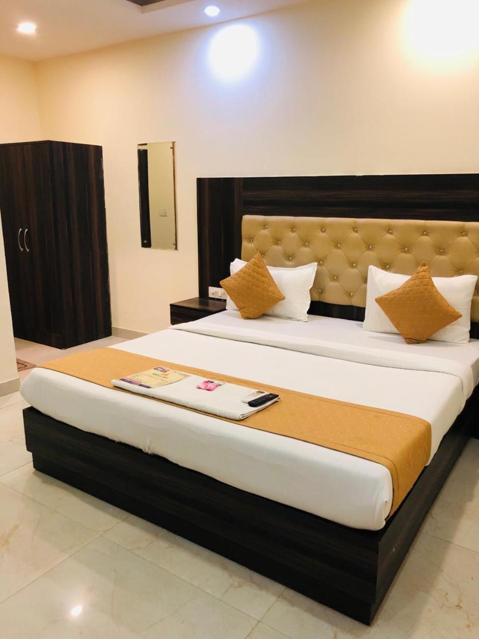 Hotel Ivy Plaza Near Igi Airport New Delhi Exterior photo