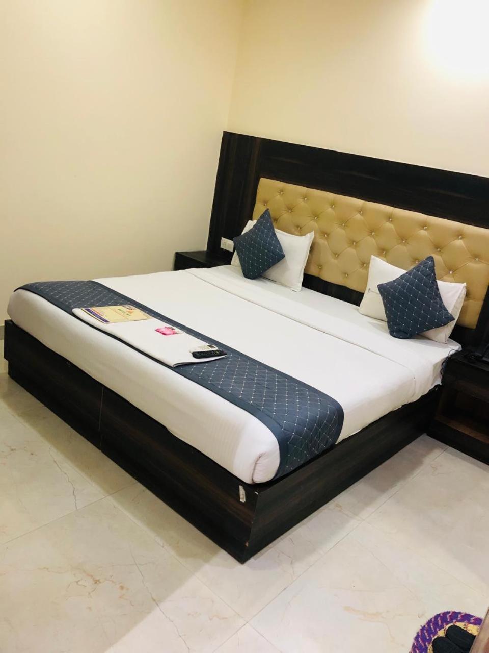Hotel Ivy Plaza Near Igi Airport New Delhi Exterior photo