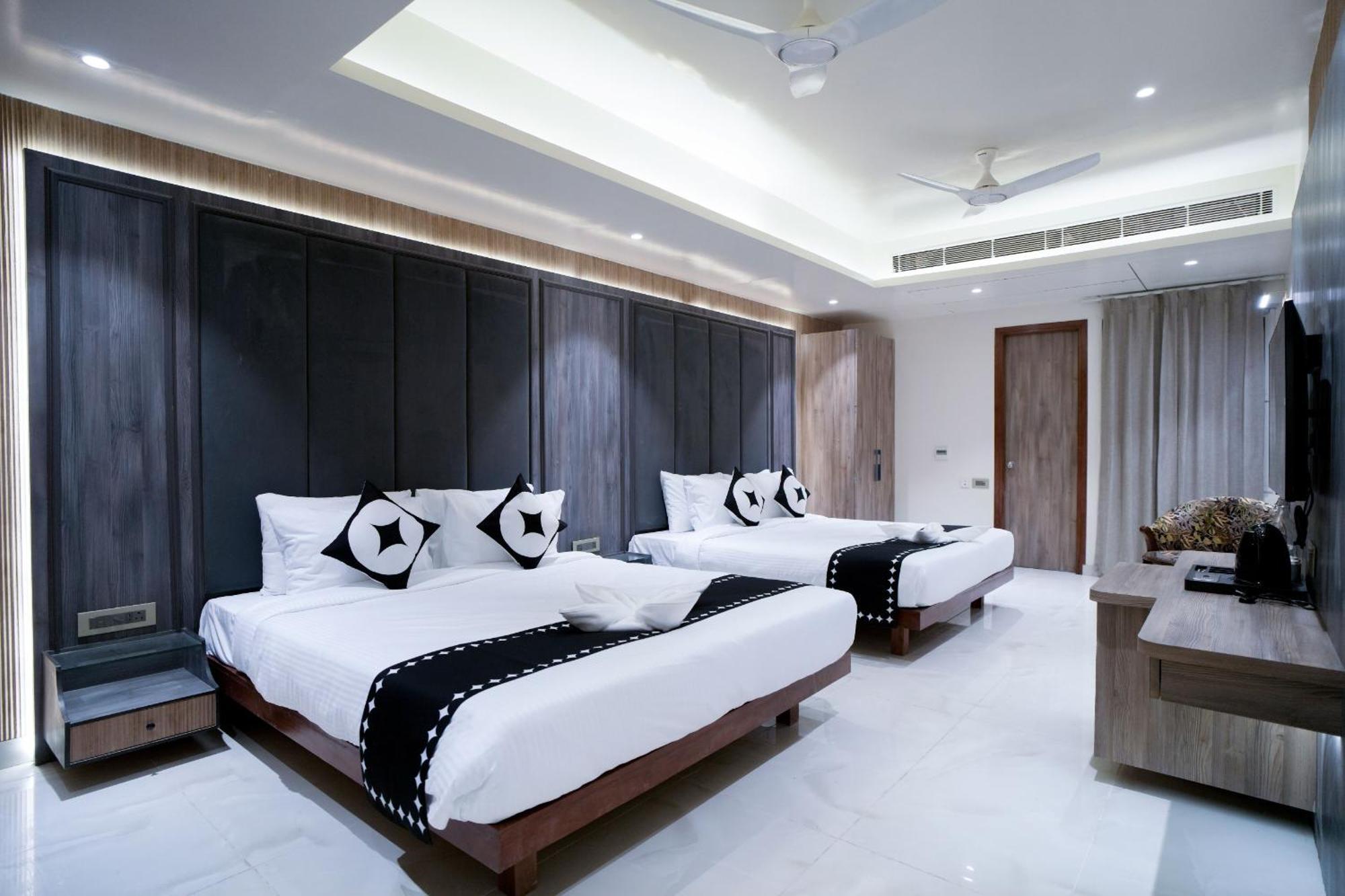 Hotel Ivy Plaza Near Igi Airport New Delhi Exterior photo